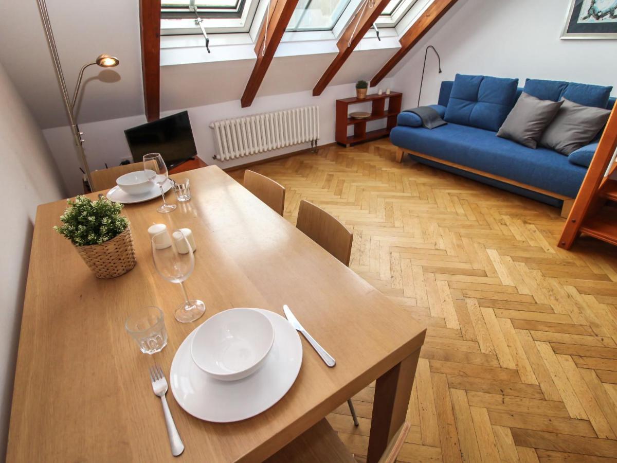 O21 By Interhome Apartament Praga