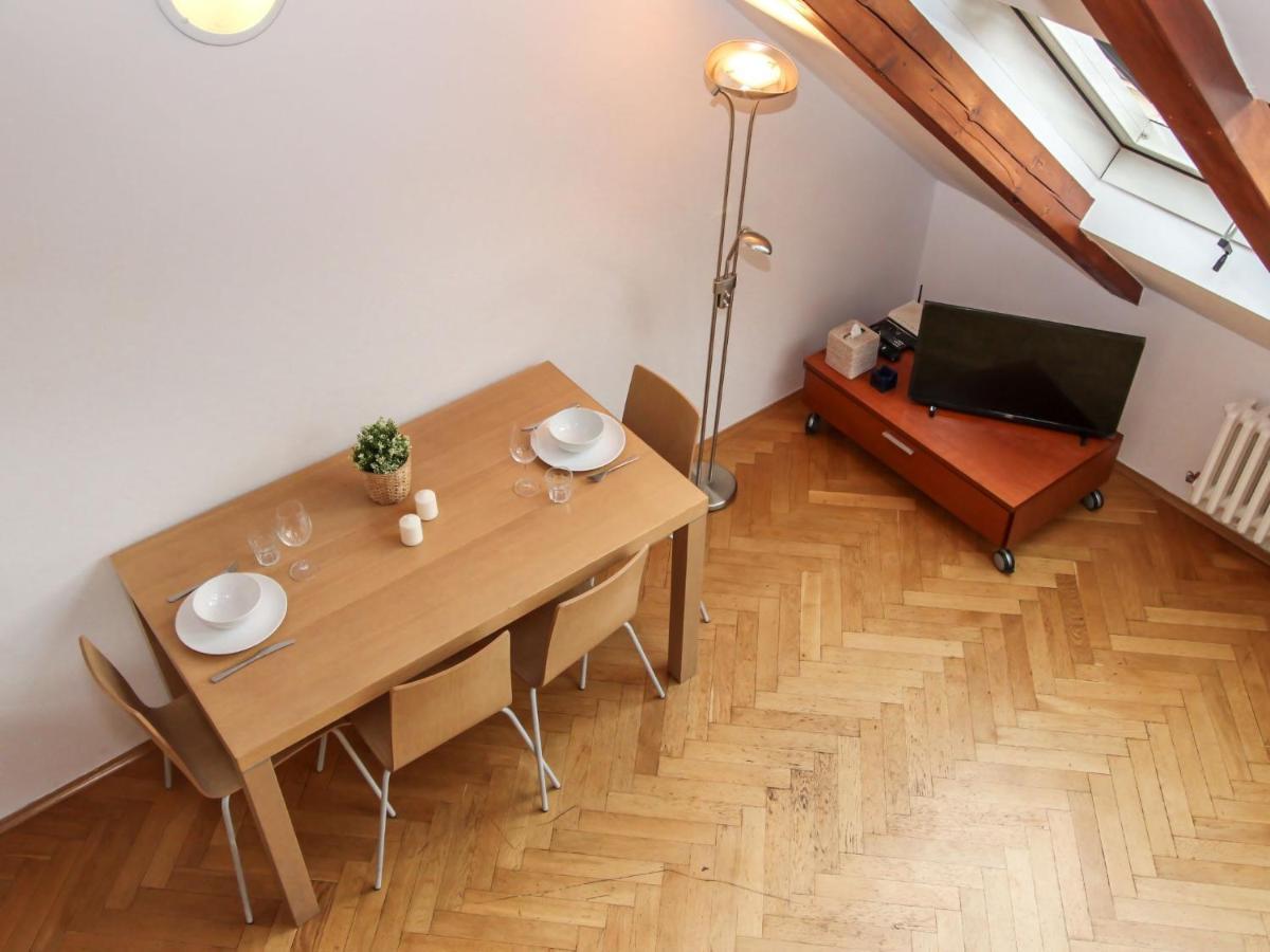 O21 By Interhome *
